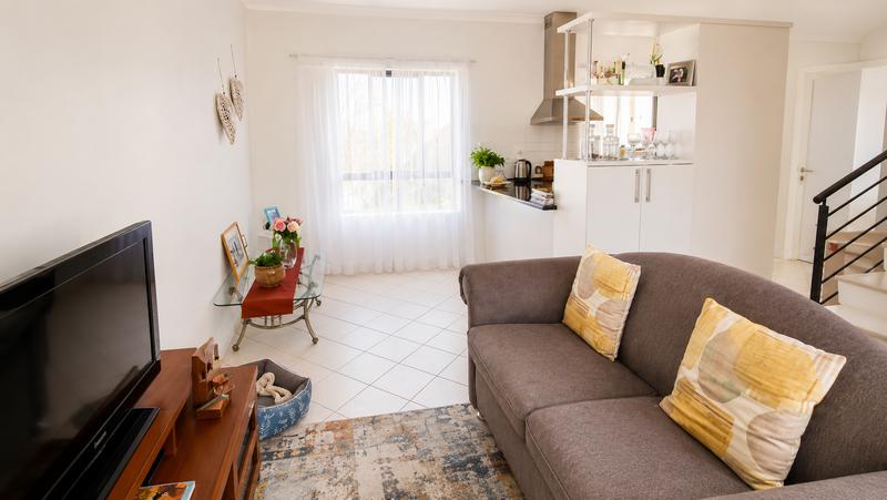 To Let 2 Bedroom Property for Rent in Somerset West Western Cape